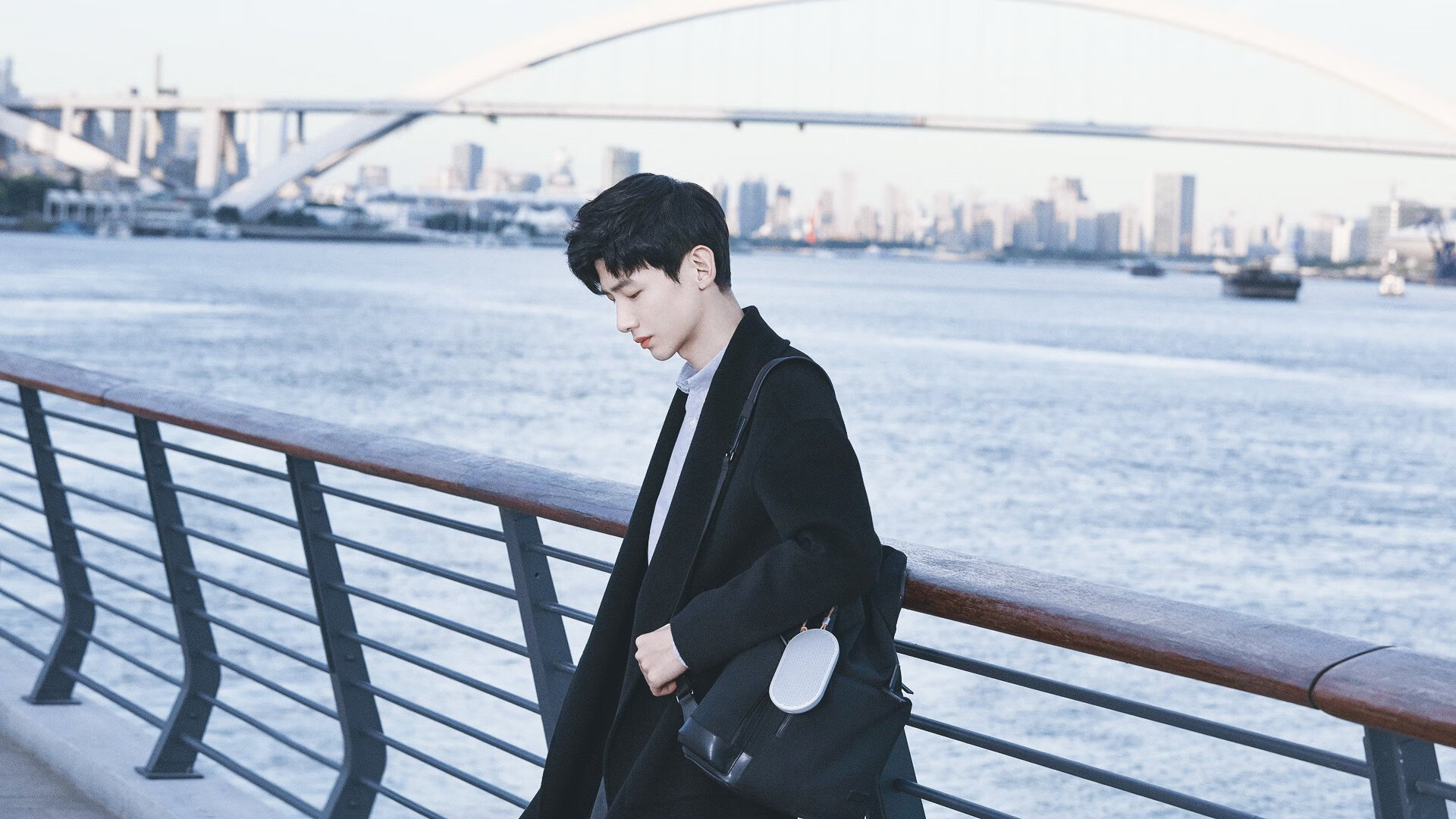 “逆境中的领袖:明星队长的坚韧精神”,明星队队长